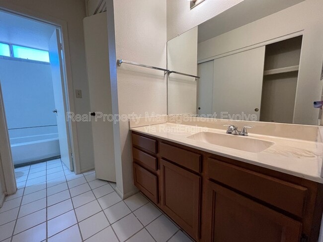 Building Photo - 10610 S 48th St