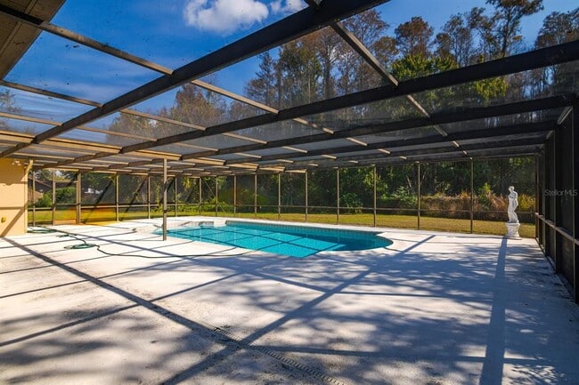 Building Photo - 10206 Lakeview Dr