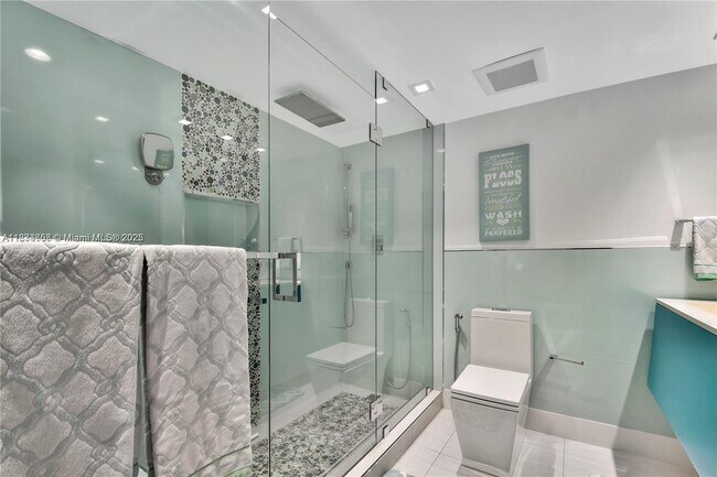 Building Photo - 5750 Collins Ave