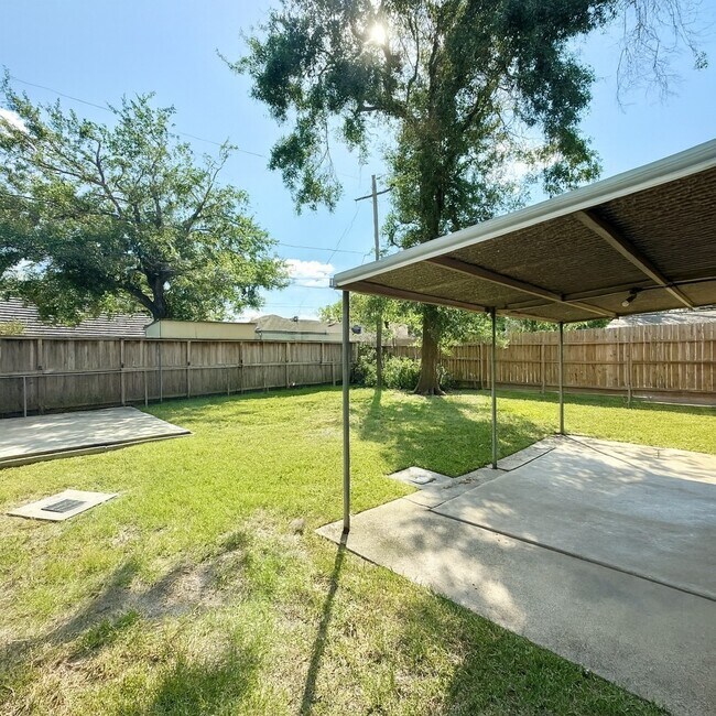 Building Photo - 5807 Silver Frst Dr