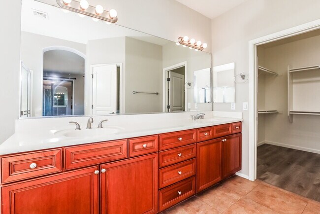 Building Photo - 2221 S Holguin Way