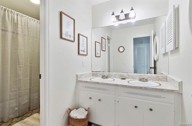 Building Photo - 2988 Old Farm Rd