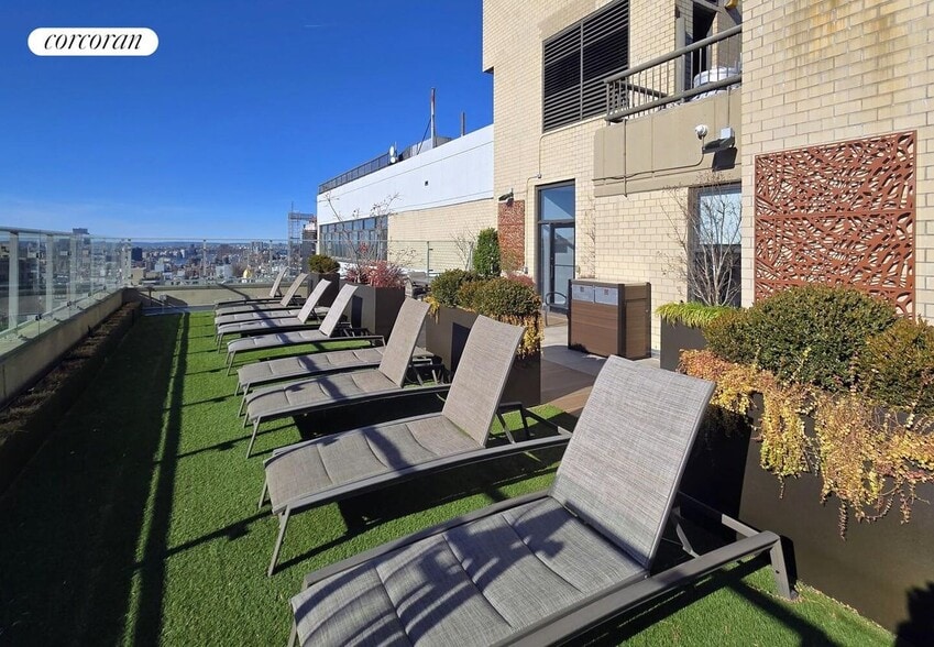 Building Photo - 280 Park Ave S