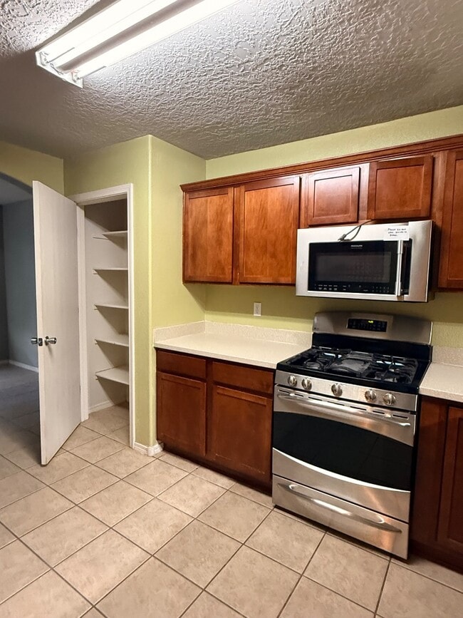 Building Photo - 2103 N Ensenada Cir SE