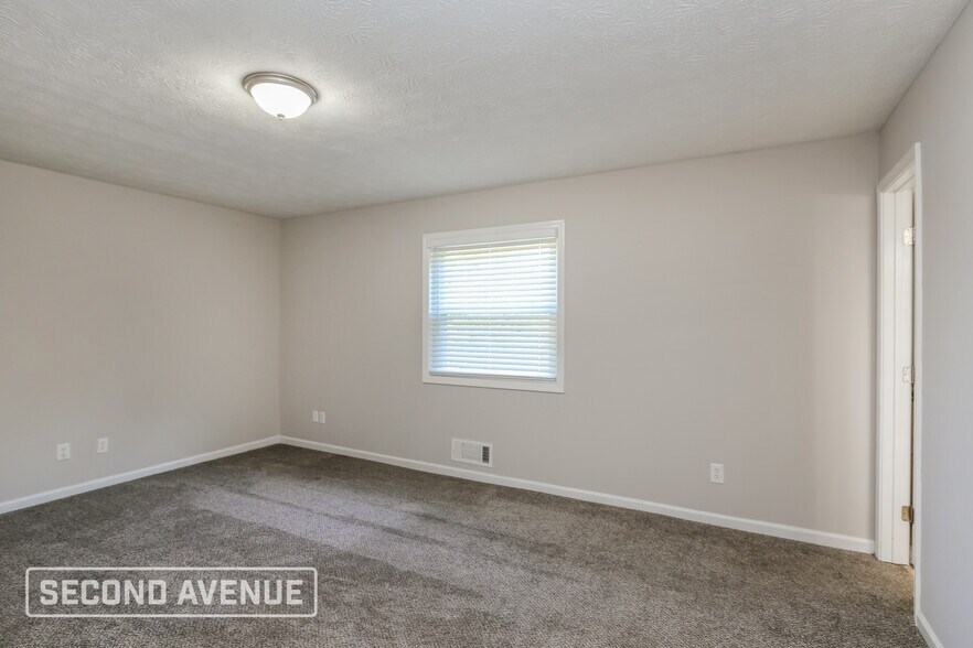 Building Photo - 6290 Silver Spur Dr