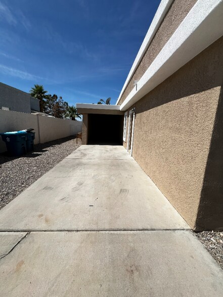 Building Photo - 261 Cottonwood Dr