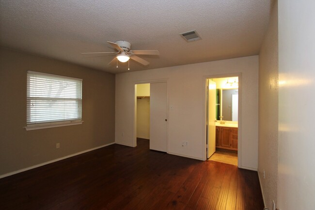 Building Photo - Great 1 story home on a pretty lot with lots of trees!