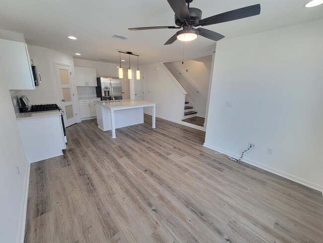 Building Photo - 1367 Landon Hills Dr
