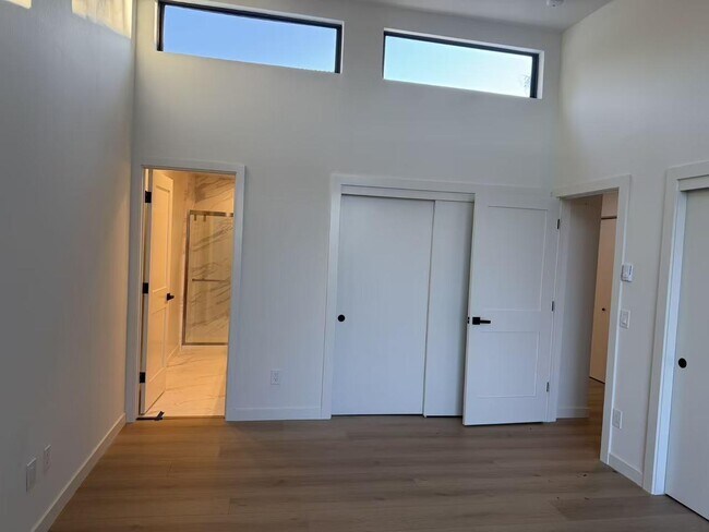 Building Photo - 928 Wright Ave