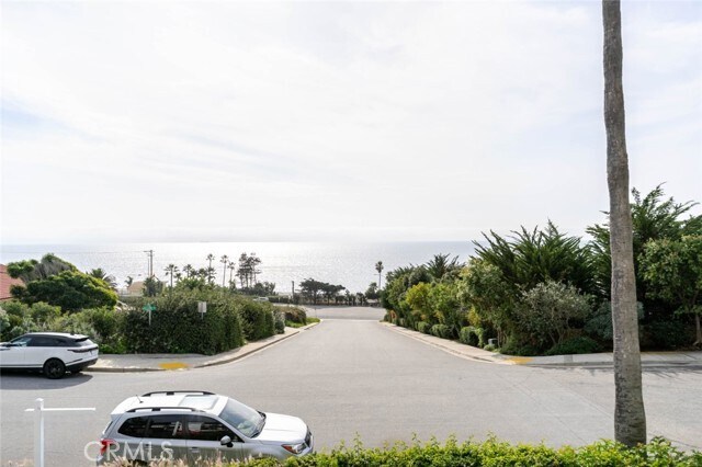 Building Photo - 11813 Ellice St