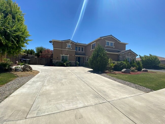 Primary Photo - Big beautiful Home for rent in Visalia, Ca