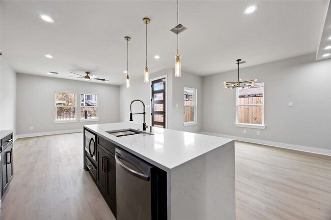 Building Photo - 8310 Mariah St