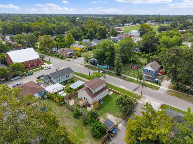 Building Photo - 1109 Orange St