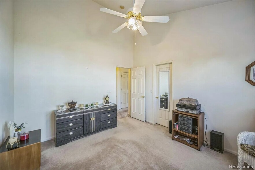 Building Photo - 3209 E 102nd Pl