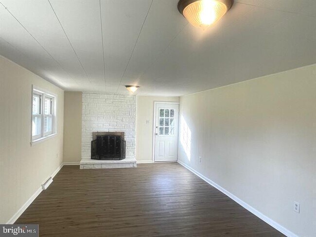 Building Photo - 13008 Woodburn Dr