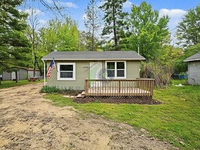 Building Photo - 4206 S Shore Dr