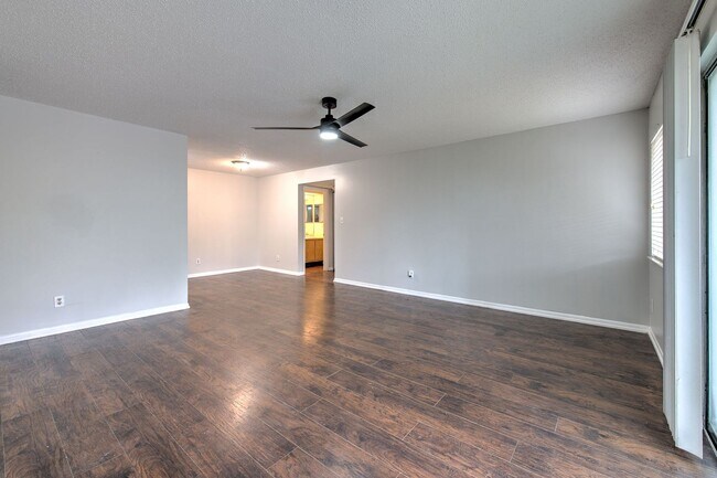 Building Photo - Nice and spacious condo on the 3rd with washer and dryer, near USF and I-75