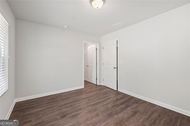 Building Photo - 1139 Lookout Ave NW