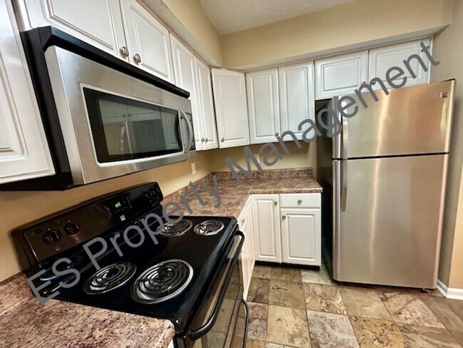 Building Photo - Wonderful 3 Bedroom 2.5 Bathroom Two Story...