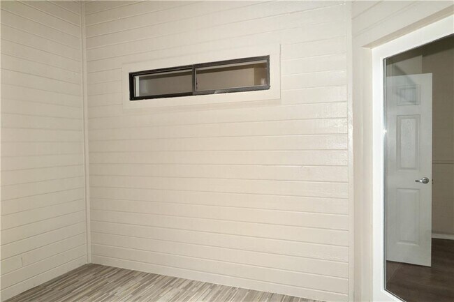 Building Photo - 201 Norwood St W