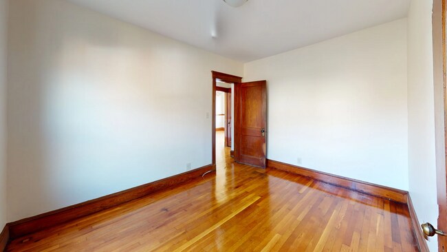 Building Photo - 895-897-897 Canterbury St