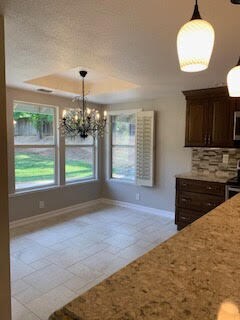 Building Photo - 6015 Oak Hill Dr