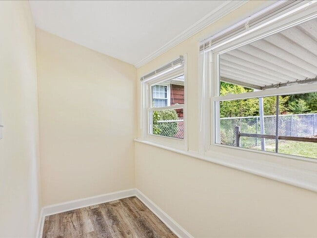 Building Photo - Luxury Remodeled 4 Bedrooms  2 Full Baths
