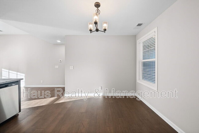 Building Photo - 1514 Fredrick Dr