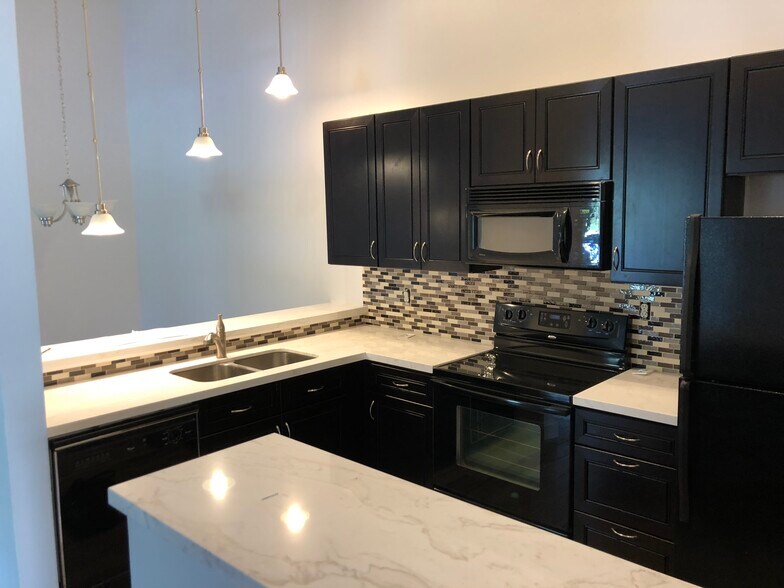 Building Photo - 6495 Chasewood Dr
