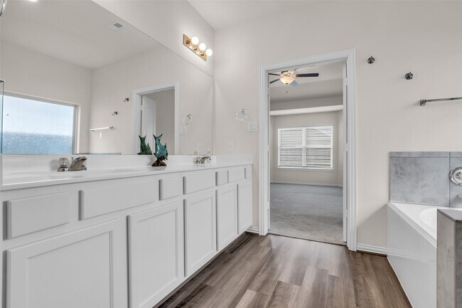 Building Photo - 28130 Aspen Horizon Dr