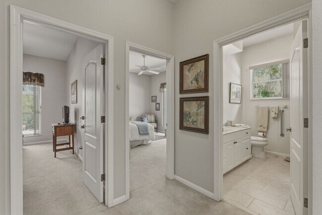 Building Photo - Must See Immaculate 3/2 Rainbow Springs with Lanai