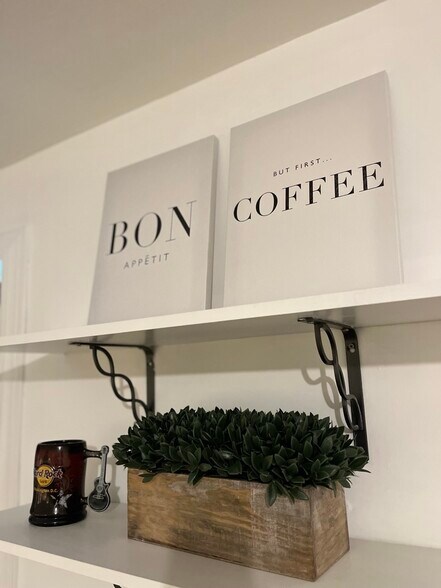 Building Photo - 614 G St SW