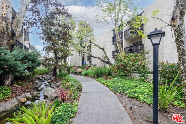 Building Photo - 11201 Summertime Ln