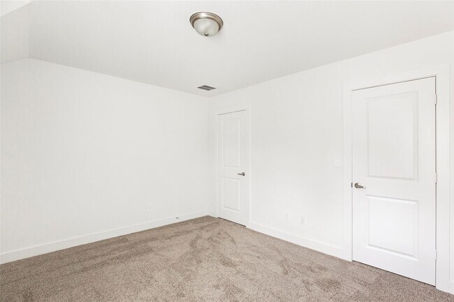 Building Photo - Very functional floor plan, has game room/...