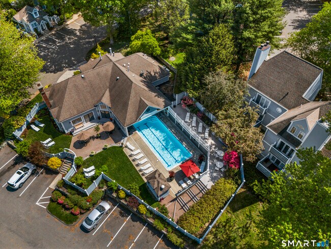 Building Photo - 2124 Old Pond Ln