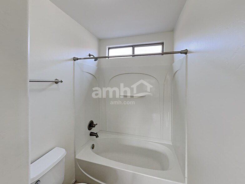 Building Photo - 91 N Mail Station Ln