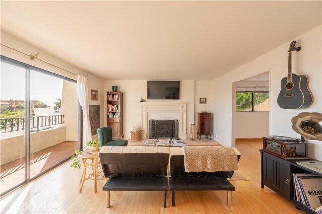 Building Photo - 1350 E Tujunga Ave