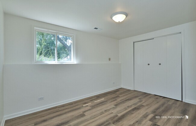 Building Photo - 26415 W Ingleside Shr Rd