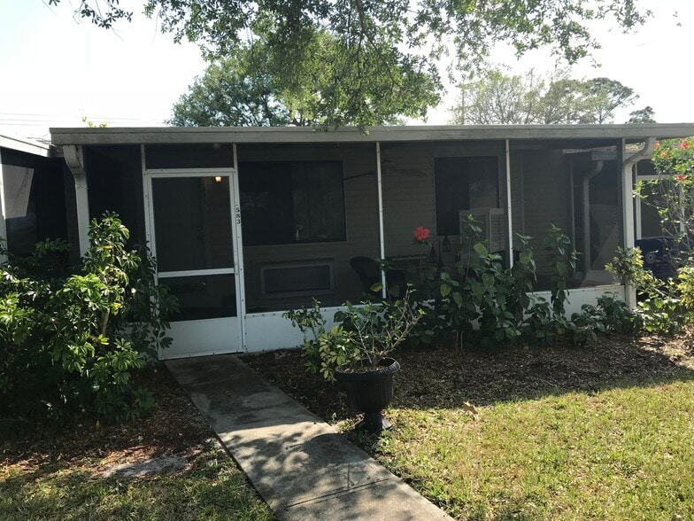 Building Photo - 583 7th Pl