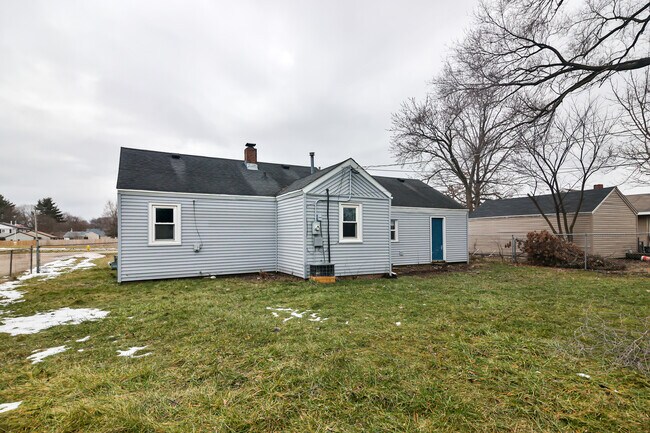 backyard - 208 Harlem Rd
