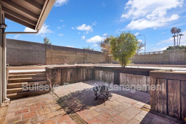 Building Photo - 1333 E Donner Dr