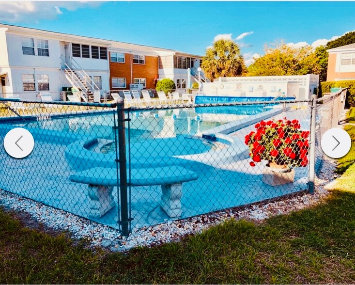 Pool - 4158 Tamiami Trl