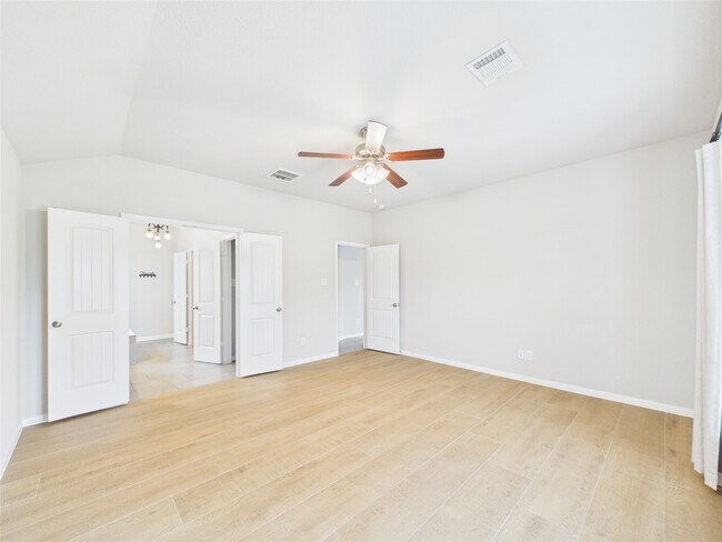 Building Photo - 721 Rim Water Dr