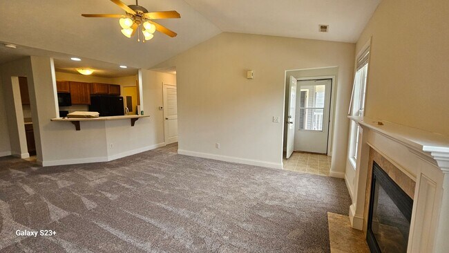 Building Photo - 3030 E Stillwater Landing