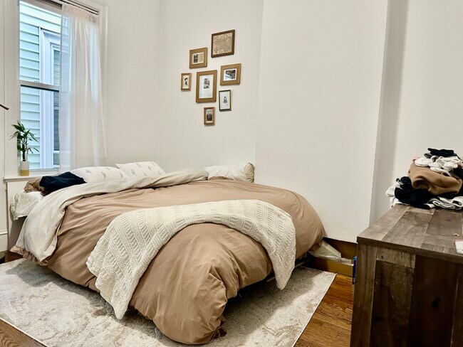 Building Photo - 27 Marney St