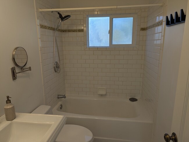 Building Photo - 3730 SW Austin St