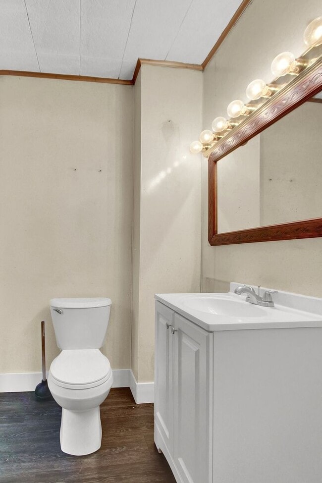 Building Photo - Spacious 4 Bedroom, 1 Bath Home in North York!