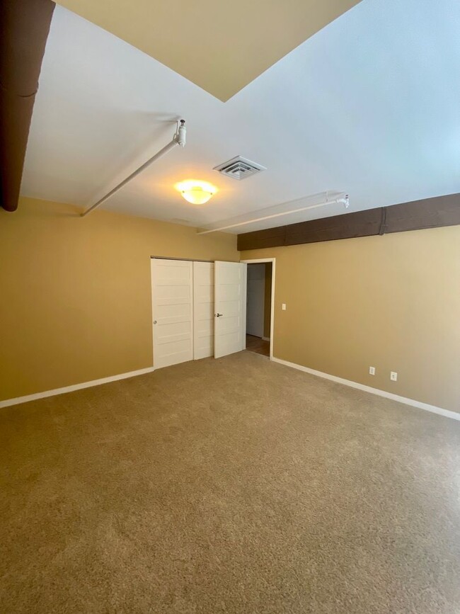 Building Photo - Live in the Heart of Downtown Spokane – 2B...