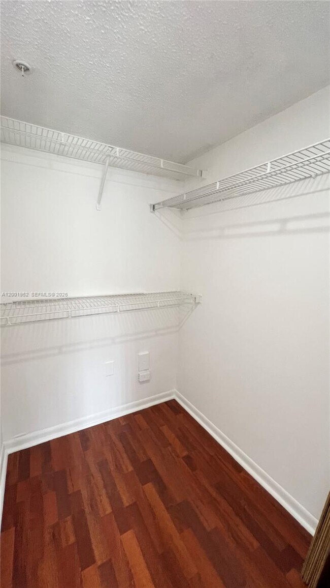 Building Photo - 771 N Pine Island Rd