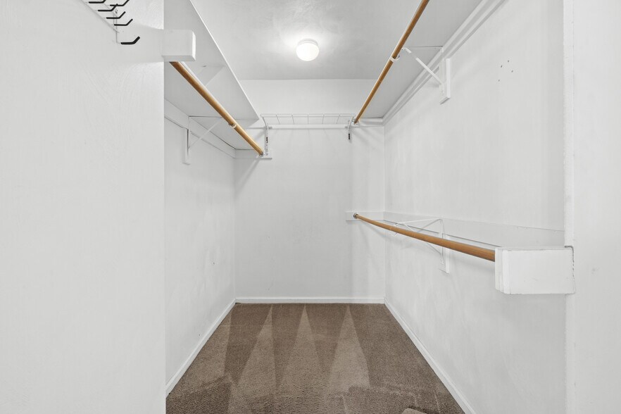 Building Photo - 305 Hidden Falls Ct